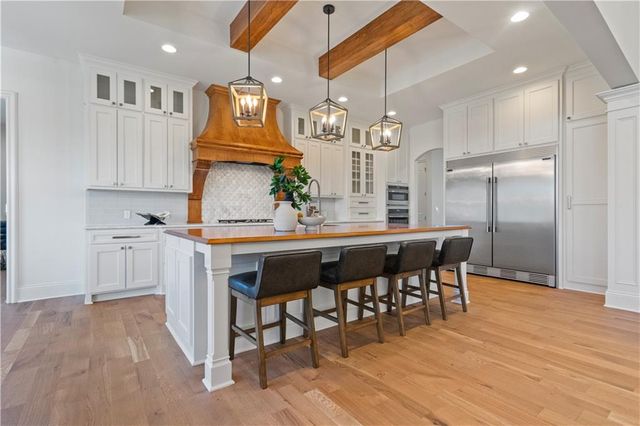 16520 Ballentine Street, Overland Park, KS 66221