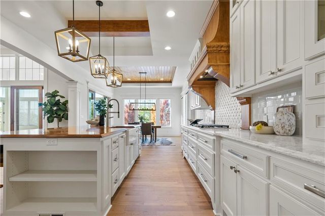 16520 Ballentine Street, Overland Park, KS 66221