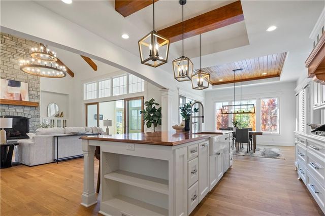 16520 Ballentine Street, Overland Park, KS 66221