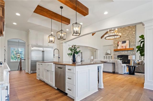 16520 Ballentine Street, Overland Park, KS 66221