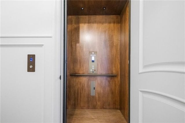 16520 Ballentine Street, Overland Park, KS 66221