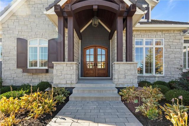 16520 Ballentine Street, Overland Park, KS 66221