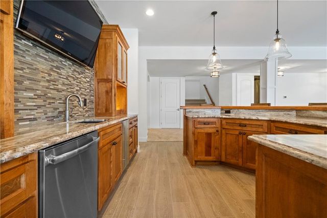 16520 Ballentine Street, Overland Park, KS 66221