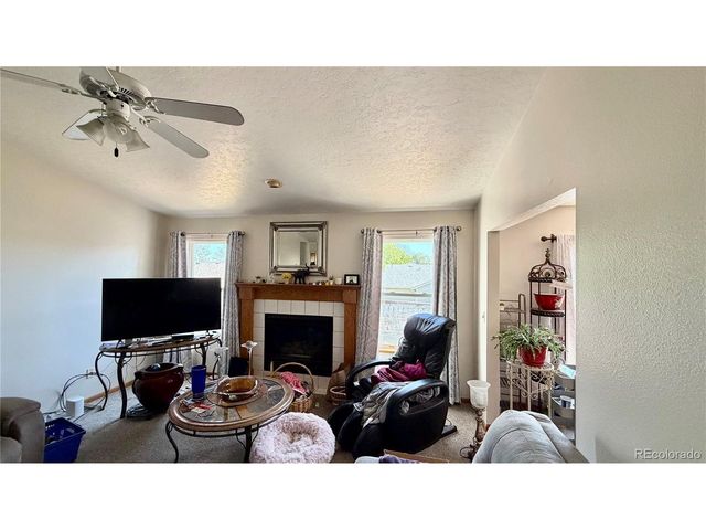 162 50th Avenue Pl, Greeley, CO 80634