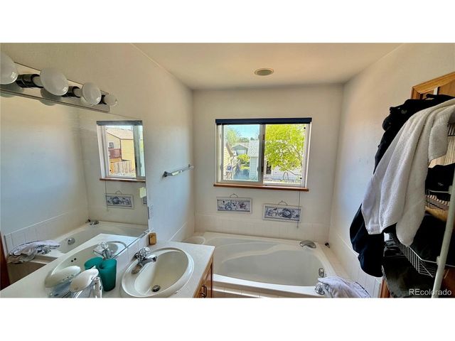 162 50th Avenue Pl, Greeley, CO 80634