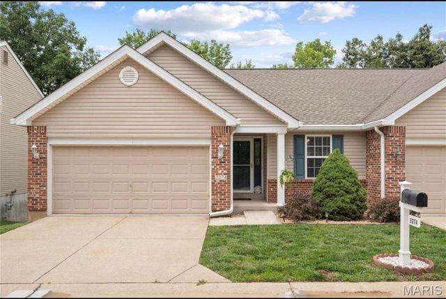 2274 Wills Hollow Drive, St Peters, MO 63376