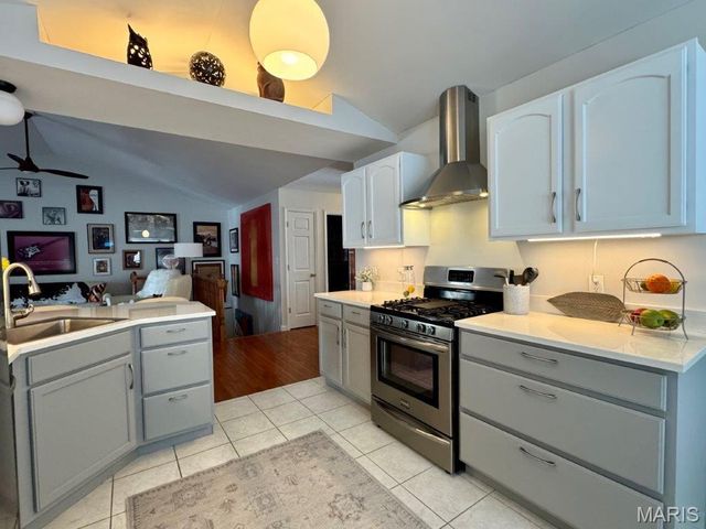 2274 Wills Hollow Drive, St Peters, MO 63376