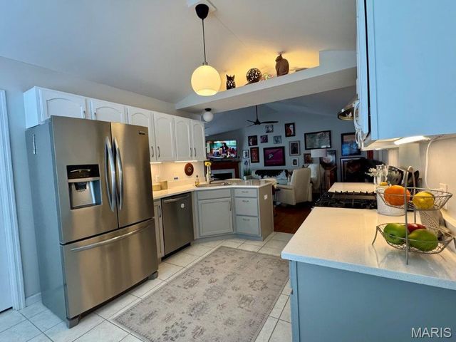 2274 Wills Hollow Drive, St Peters, MO 63376