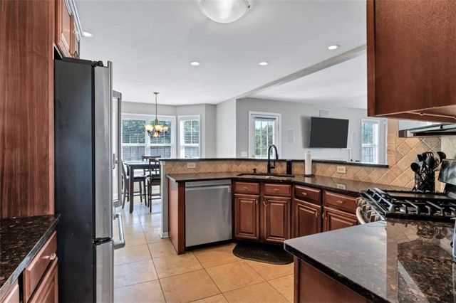 85 Flint Knl, Douglasville, GA 30134