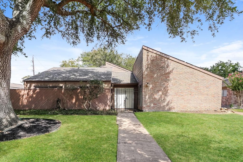 7311 Las Brisas Drive, Houston, TX 77083