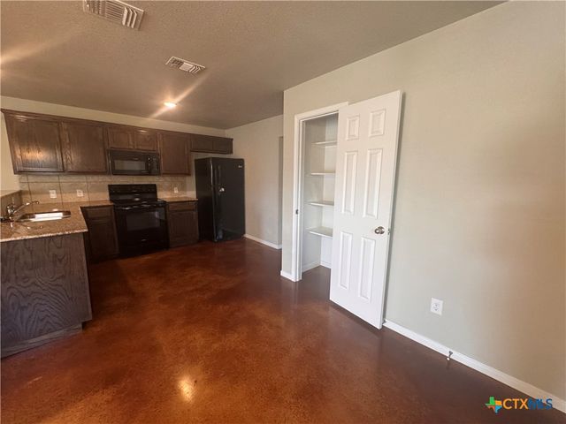 2204 Indian Trail, Harker Heights, TX 76548