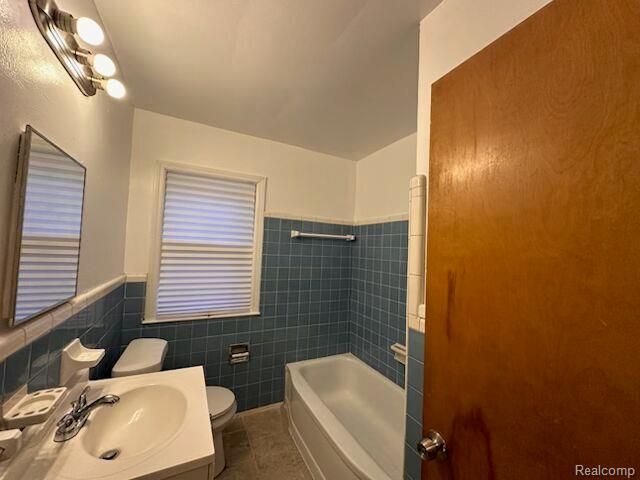 19502 Whitcomb Street, Detroit, MI 48235