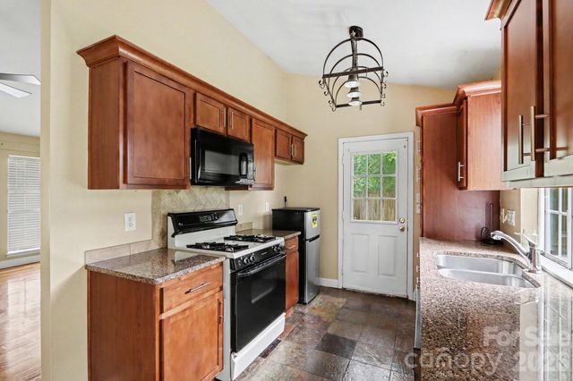 8804 Royal Scot Lane, Charlotte, NC 28227