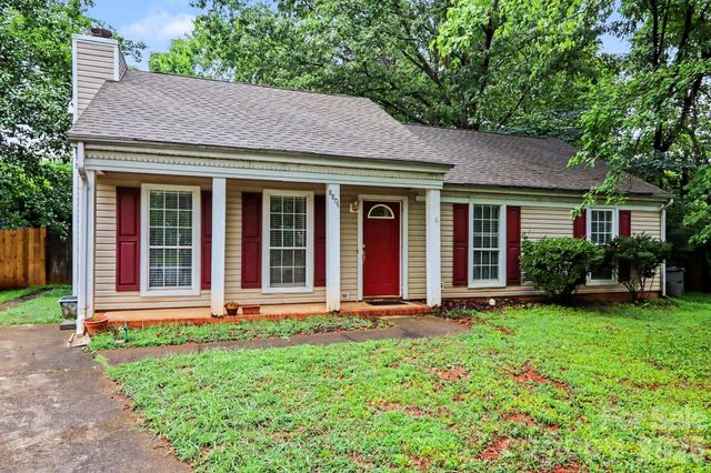 8804 Royal Scot Lane, Charlotte, NC 28227