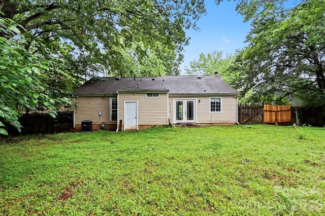 8804 Royal Scot Lane, Charlotte, NC 28227