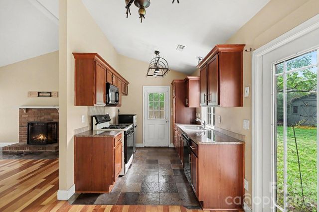 8804 Royal Scot Lane, Charlotte, NC 28227