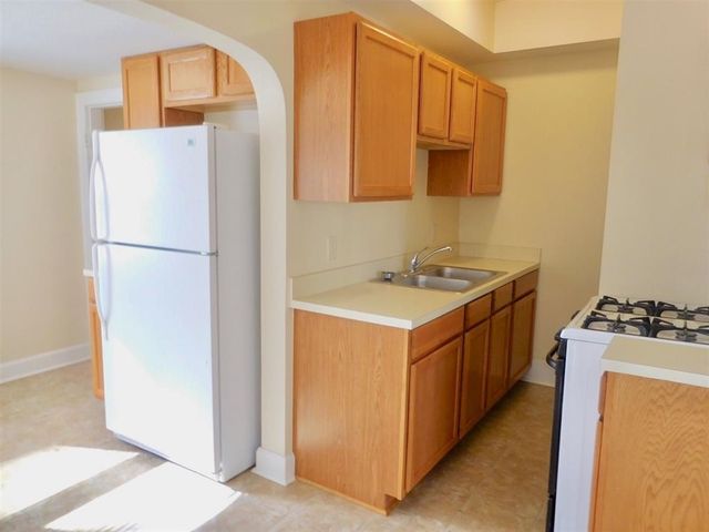 1233 N Lewellen St, Wichita, KS 67203