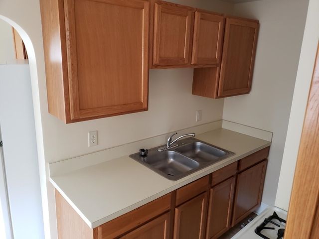 1233 N Lewellen St, Wichita, KS 67203