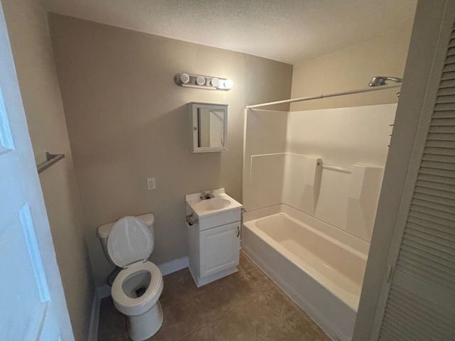 1233 N Lewellen St, Wichita, KS 67203