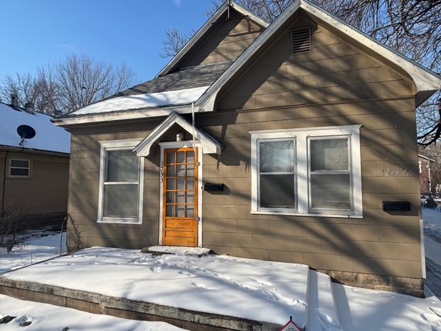 1233 N Lewellen St, Wichita, KS 67203