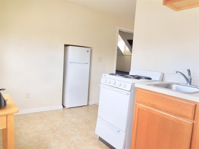 1233 N Lewellen St, Wichita, KS 67203