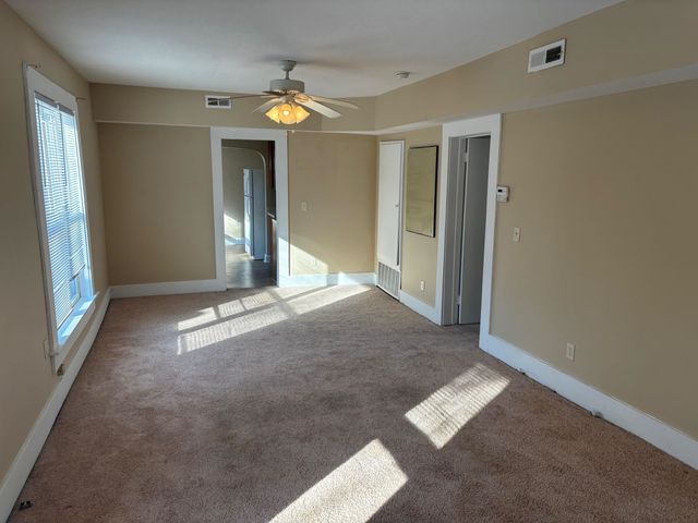 1233 N Lewellen St, Wichita, KS 67203