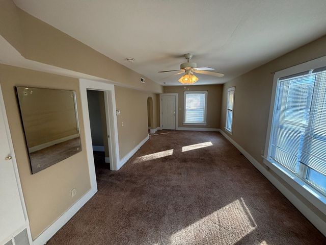 1233 N Lewellen St, Wichita, KS 67203