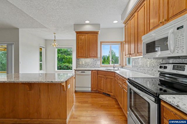 1470 Ranier Lp NW, Salem, OR 97304