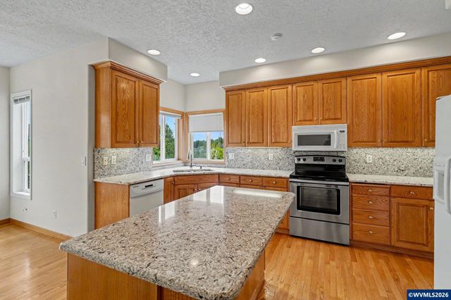 1470 Ranier Lp NW, Salem, OR 97304