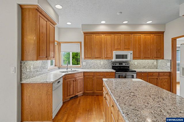 1470 Ranier Lp NW, Salem, OR 97304