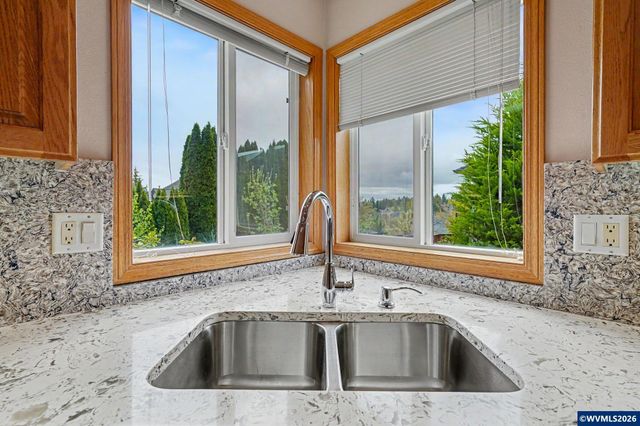 1470 Ranier Lp NW, Salem, OR 97304