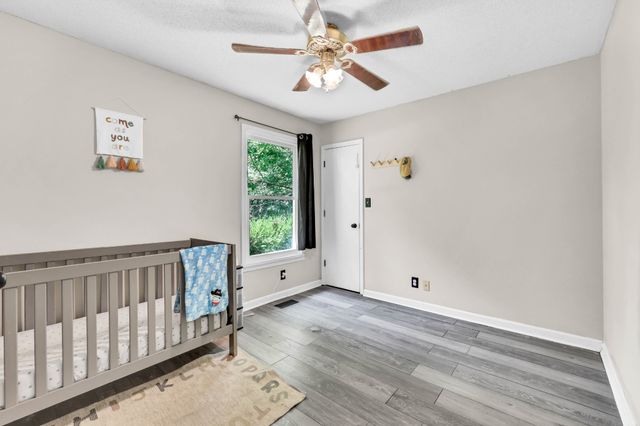 215 Bob White Dr, Clarksville, TN 37042