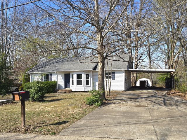 215 Bob White Dr, Clarksville, TN 37042