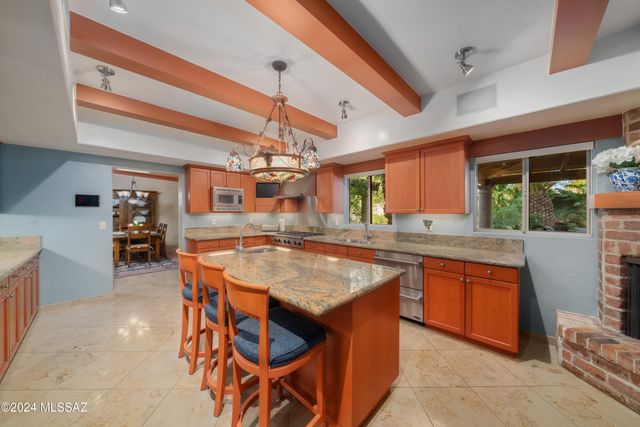 5970 N Genematas Drive, Tucson, AZ 85704
