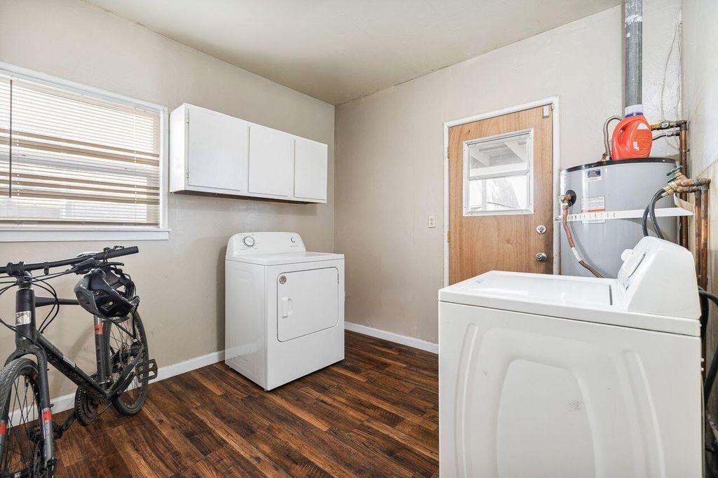 Image 17 of property listing at 229 W Colonial Drive, Hanford, CA 93230