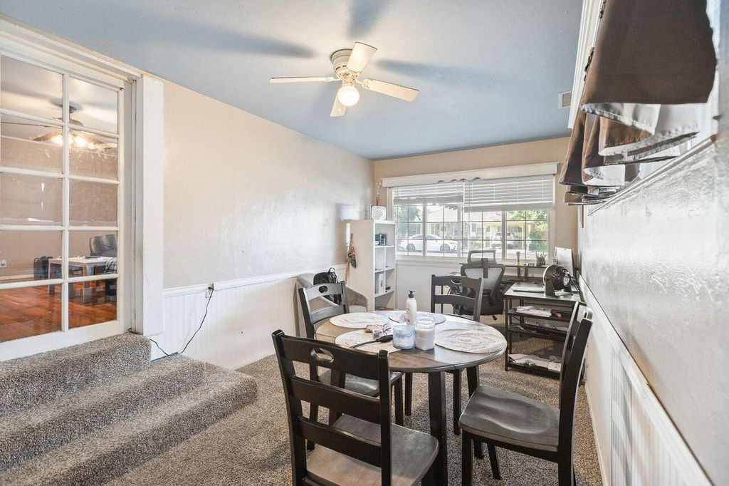 Image 7 of property listing at 229 W Colonial Drive, Hanford, CA 93230