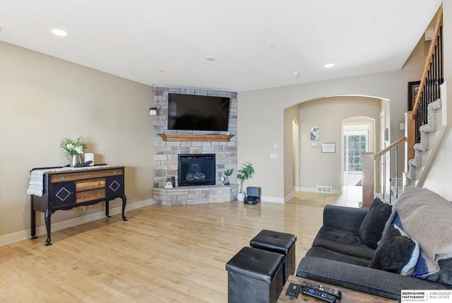 5140 Dodge Street, Omaha, NE 68132