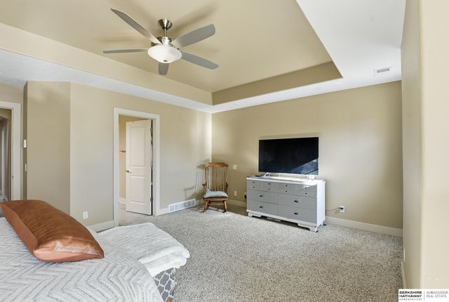 5140 Dodge Street, Omaha, NE 68132