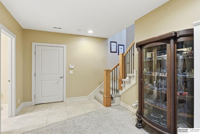 5140 Dodge Street, Omaha, NE 68132