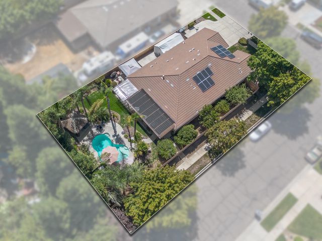 806 E Chestnut Court, Visalia, CA 93292