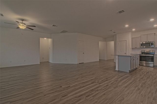 108 Pumpkin DR, Hutto, TX 78634