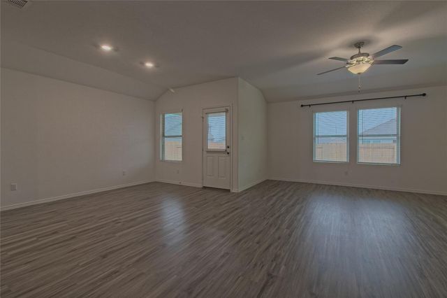 108 Pumpkin DR, Hutto, TX 78634