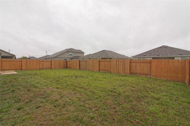 108 Pumpkin DR, Hutto, TX 78634