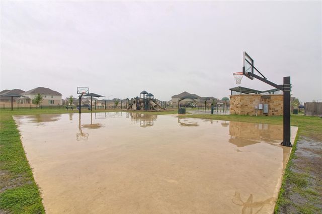 108 Pumpkin DR, Hutto, TX 78634