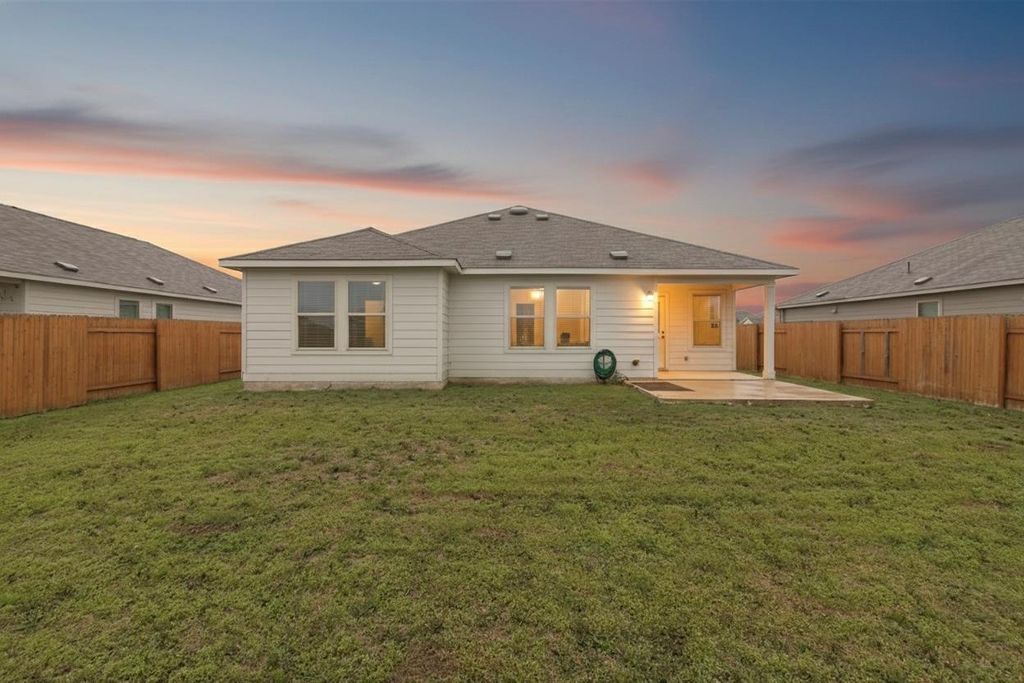 108 Pumpkin DR, Hutto, TX 78634