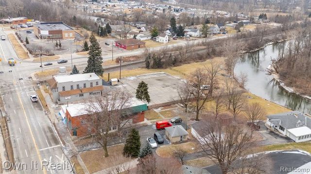 22421 Huron River Drive, Rockwood, MI 48173