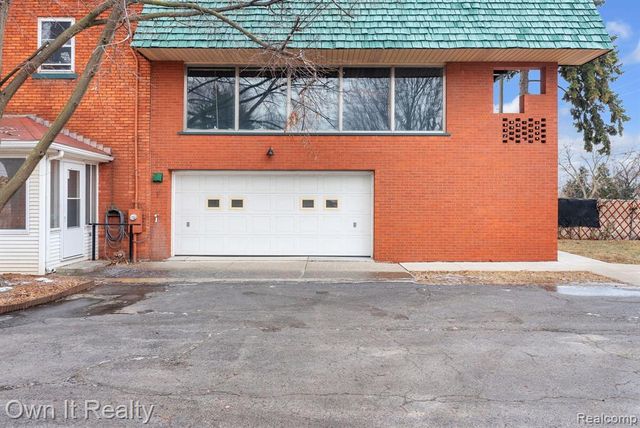 22421 Huron River Drive, Rockwood, MI 48173