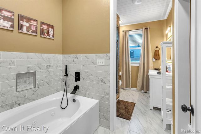 22421 Huron River Drive, Rockwood, MI 48173