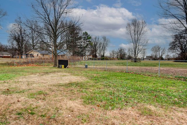 102 Arrowhead Road, Willard, MO 65781