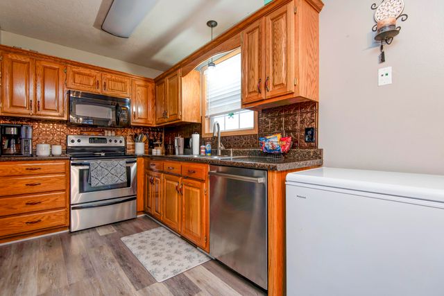 102 Arrowhead Road, Willard, MO 65781